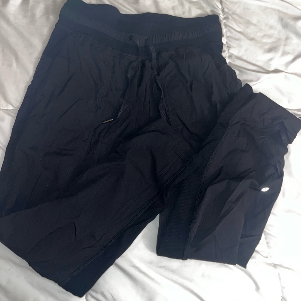 Lululemon Dance Studio 25in cropped pant size 6 black high waisted